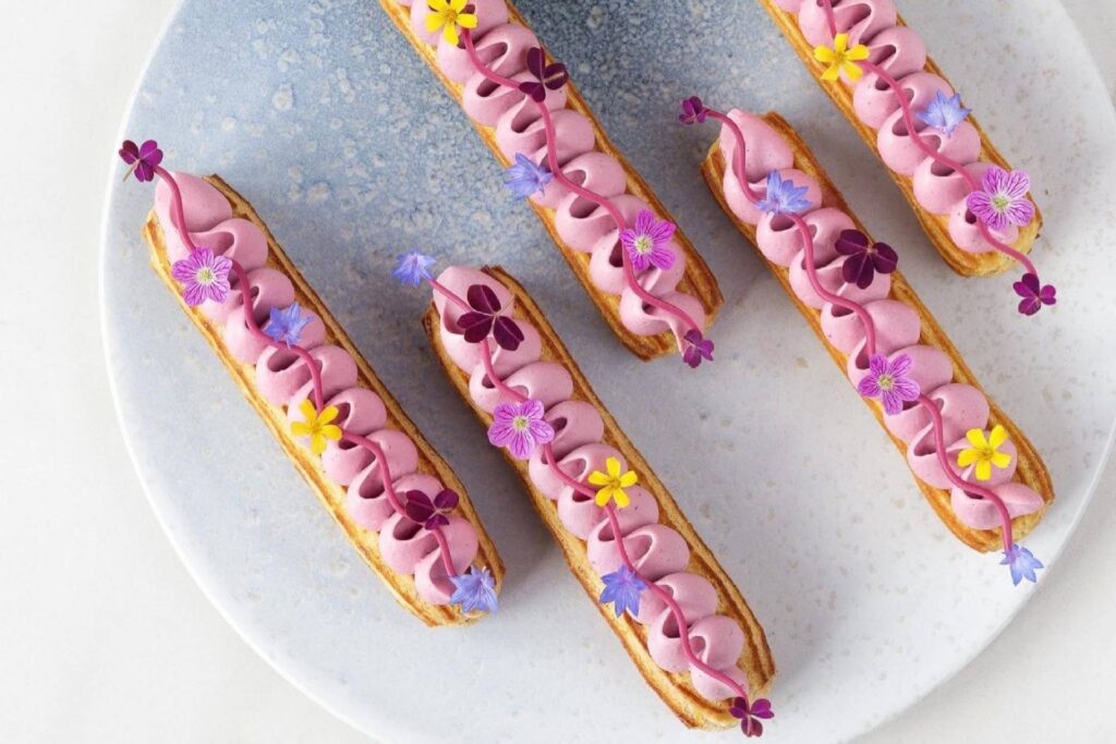 научиться печь эклеры Киев