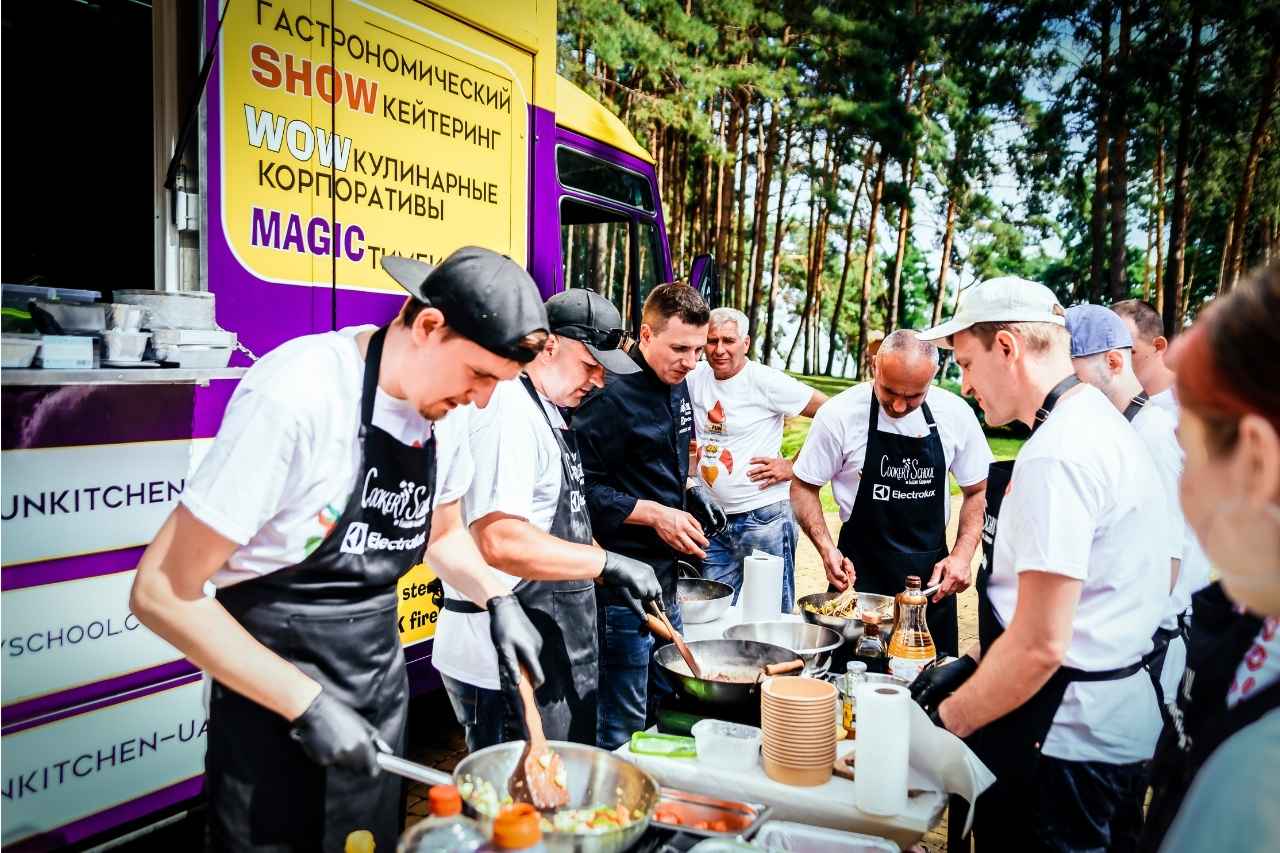 Організуйте пікнік у парку! Проведіть вихідні на природі з друзями та насолоджуйтеся свіжим повітрям і смачною їжею.